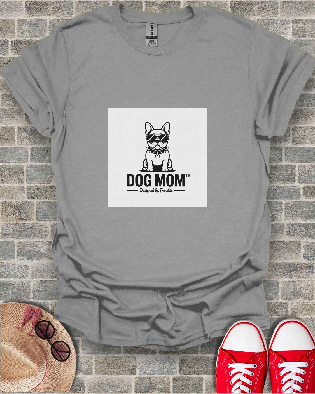 Dog Mom Funny Bulldog Graphic Gray T-Shirt