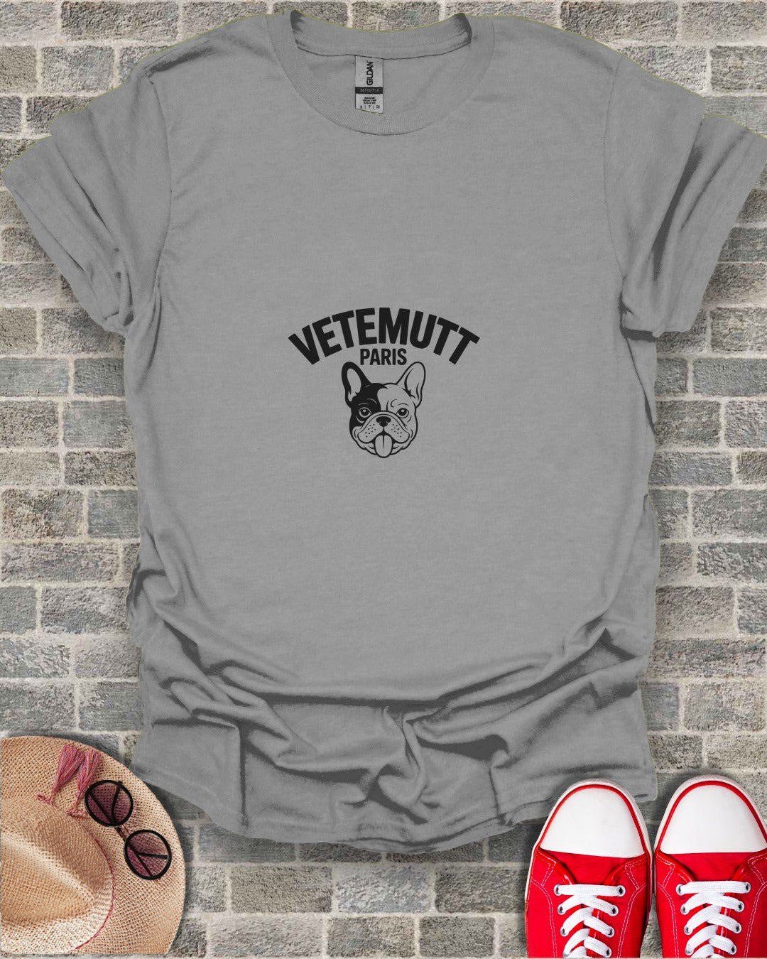 Vetemutt Paris Graphic T-Shirt for Fashionable Style