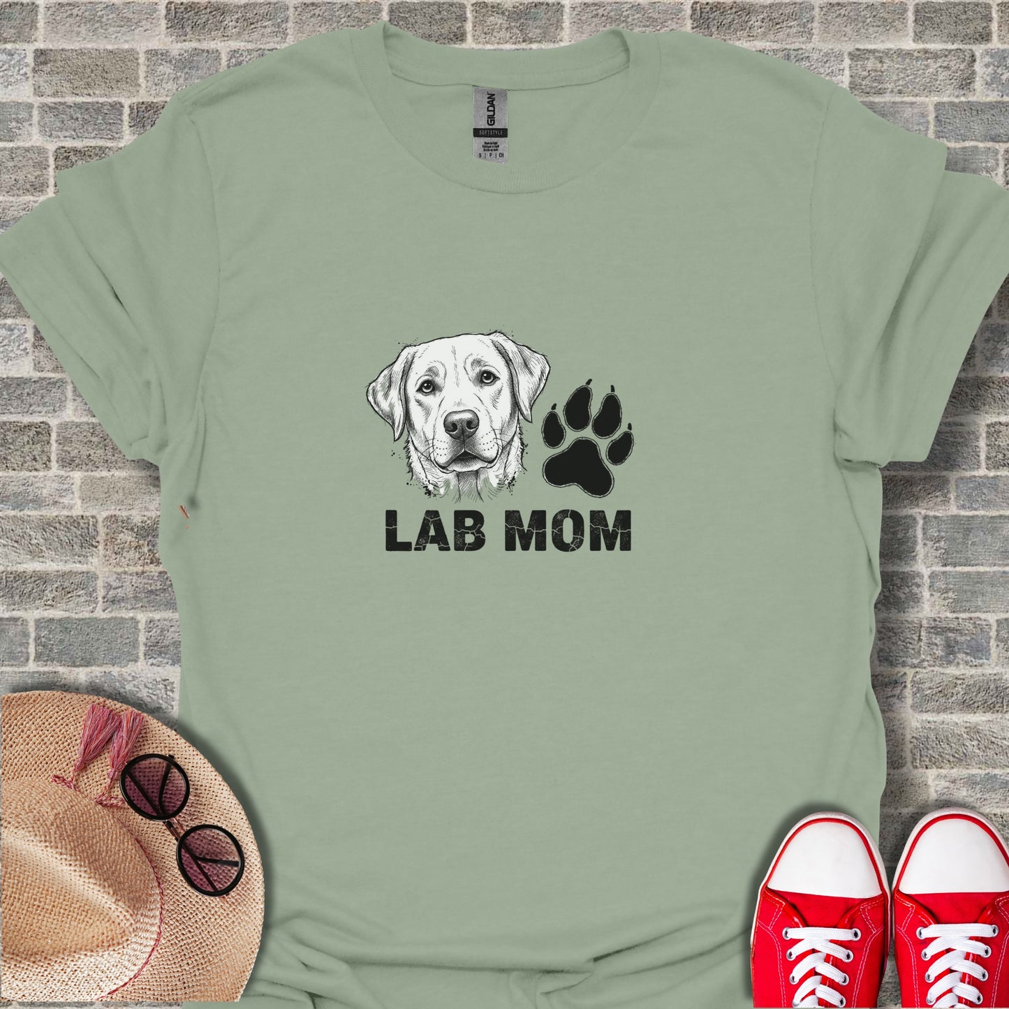 T-shirt with "LAB MOM" text and a Labrador face and paw print.