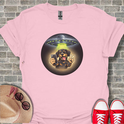 Alien Abduction Selfie Dog Pink Graphic T-Shirt