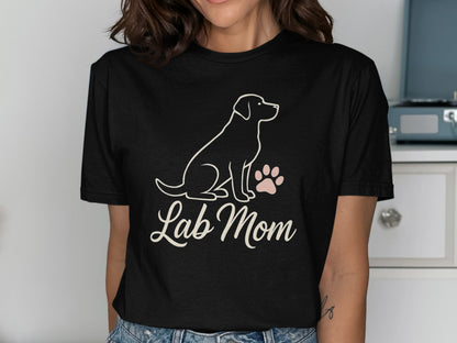 Cute Lab Mom T-Shirt for Dog Lovers and Pet Owners
