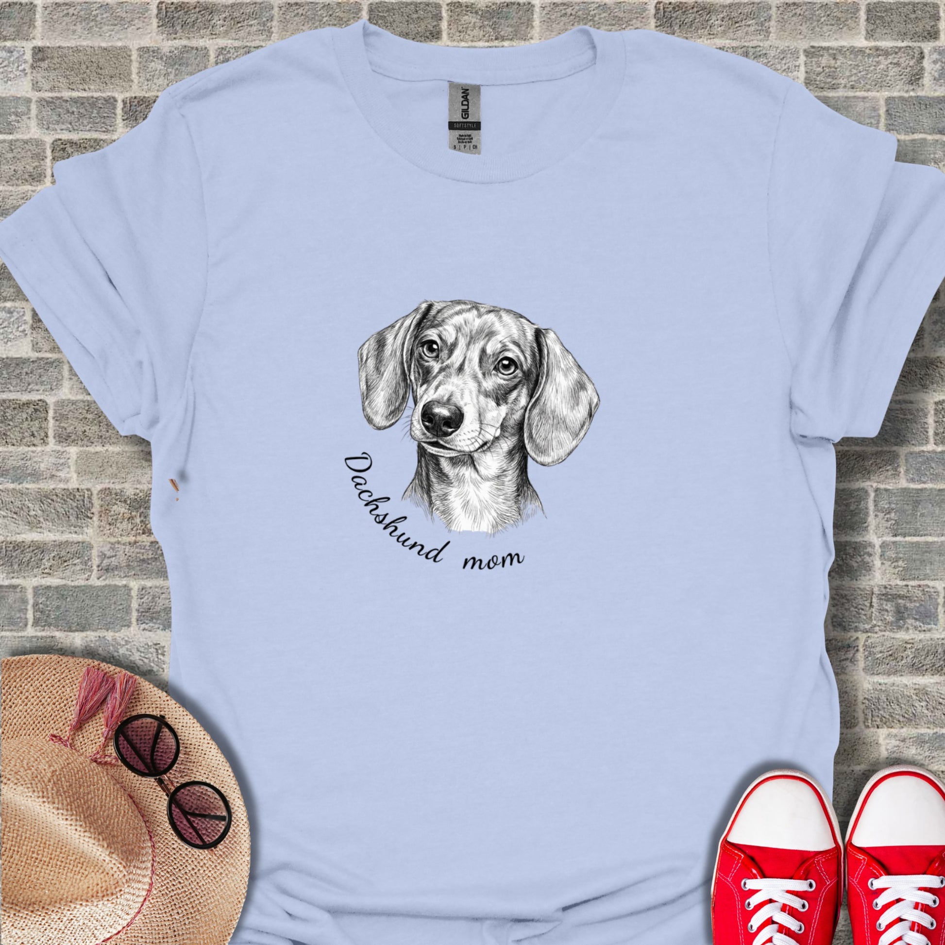 Dachshund Mom Graphic Design T-Shirt Clothing