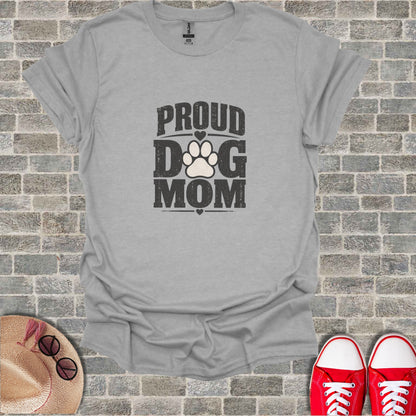 Gray t-shirt with "Proud Dog Mom" text and paw print.