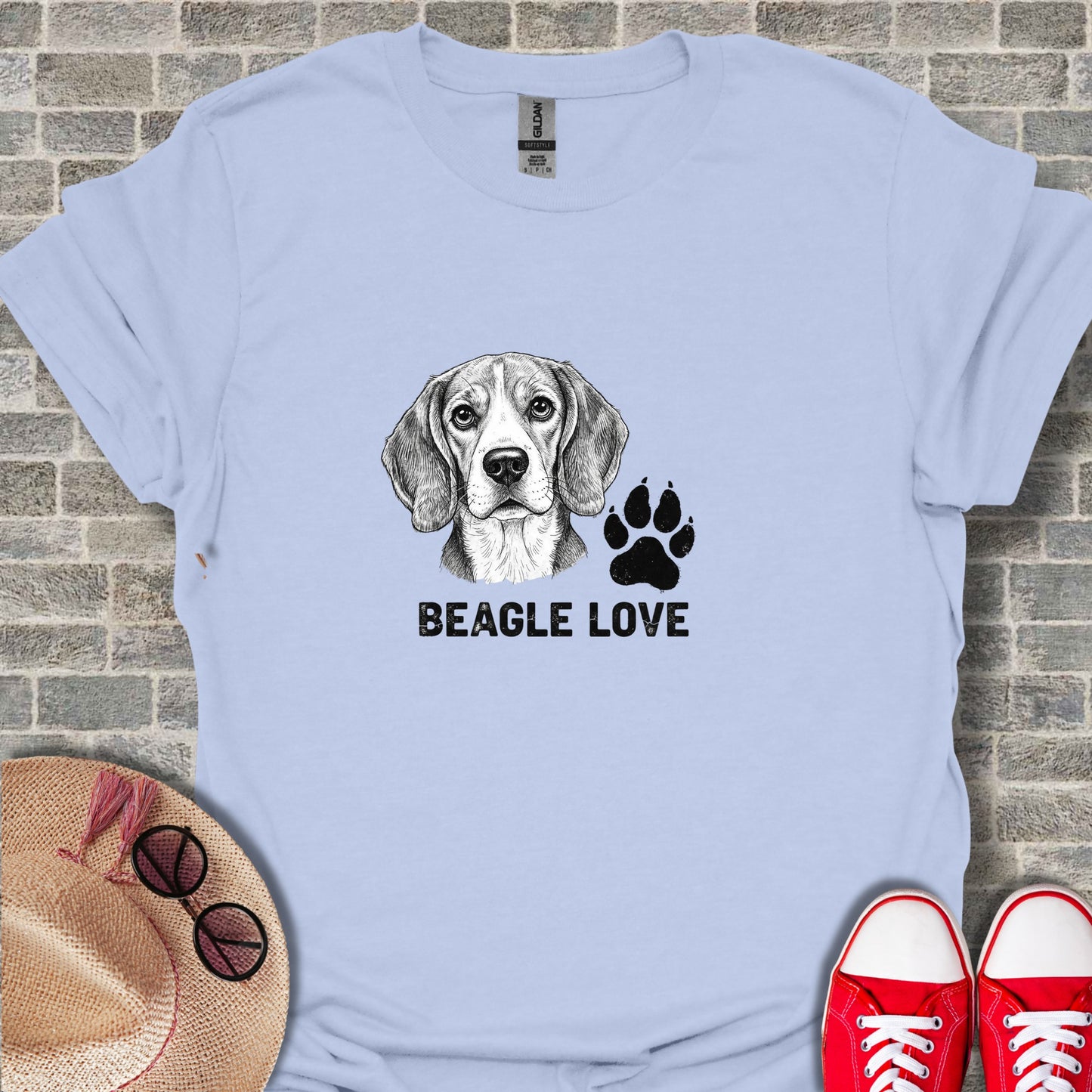 Light blue t-shirt with a Beagle portrait and "BEAGLE LOVE" text.