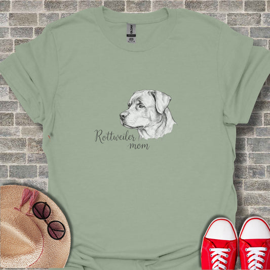 Rottweiler Mom Graphic Tee for Dog Lovers