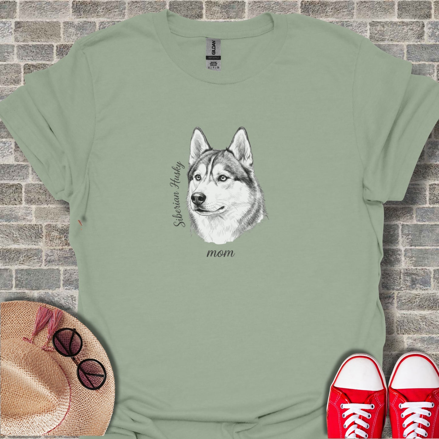 Siberian Husky Mom Graphic T-shirt for Dog Lovers