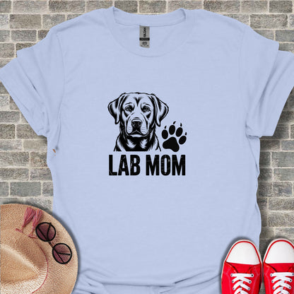 Labrador Mom text with dog portrait and paw print graphic on light blue t-shirt.