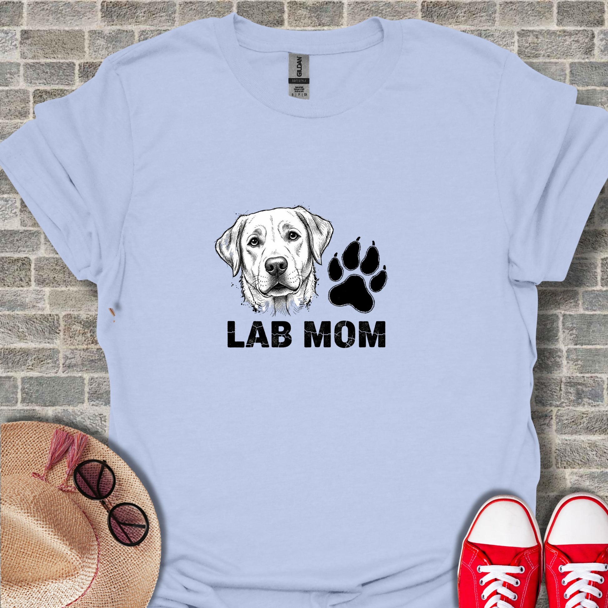 Labrador retriever face and paw print with text "LAB MOM".