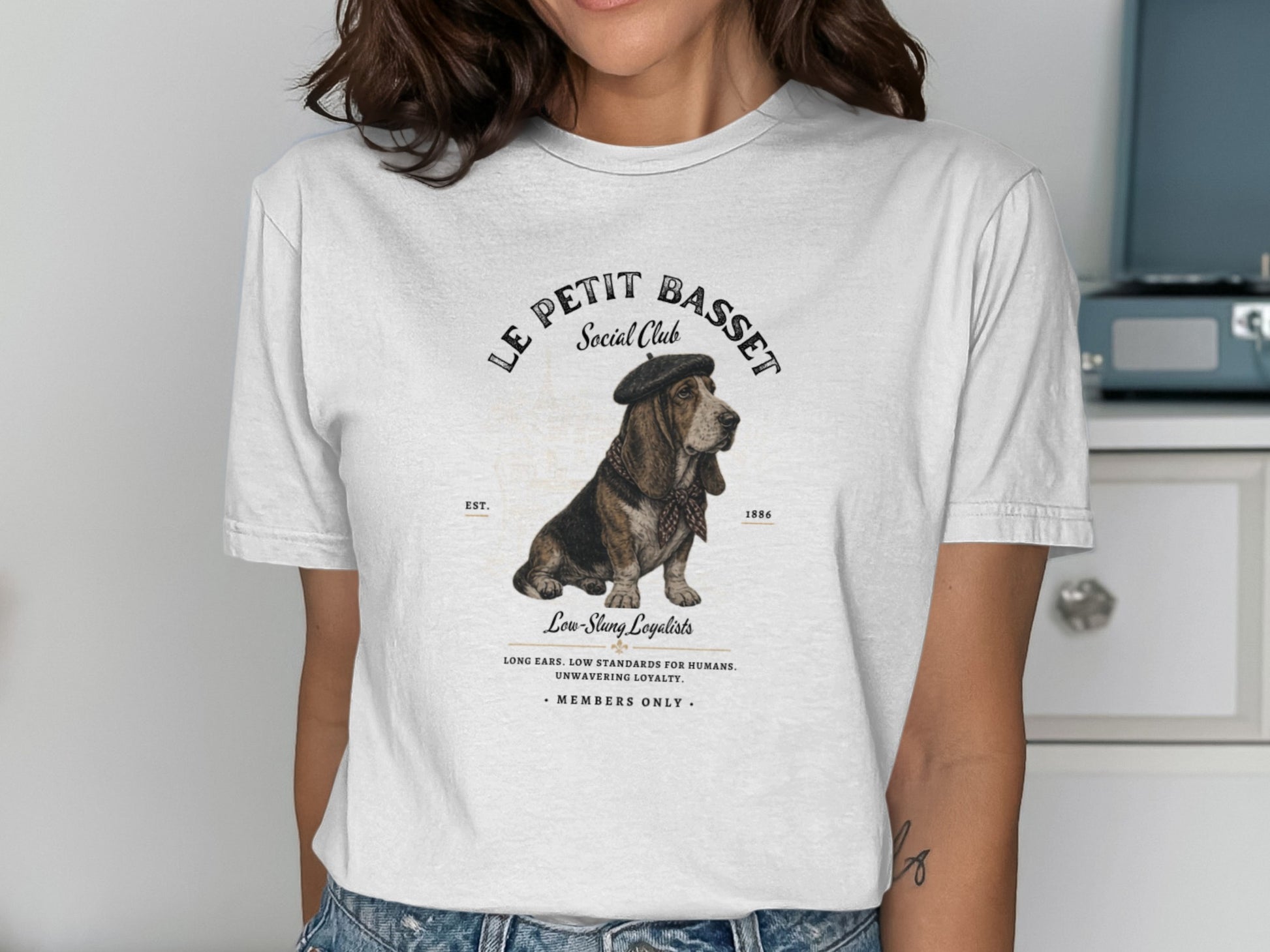 Le Petit Basset Social Club t-shirt with a dog wearing a beret.