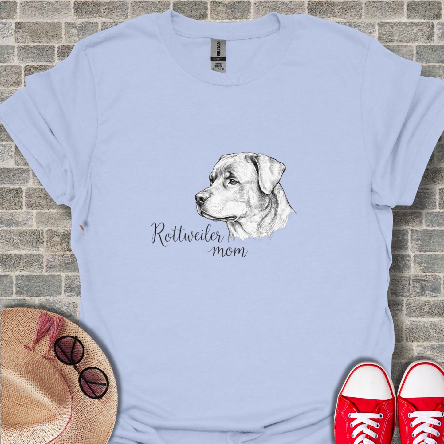 Rottweiler Mom T-Shirt for Dog Lovers and Pet Owners