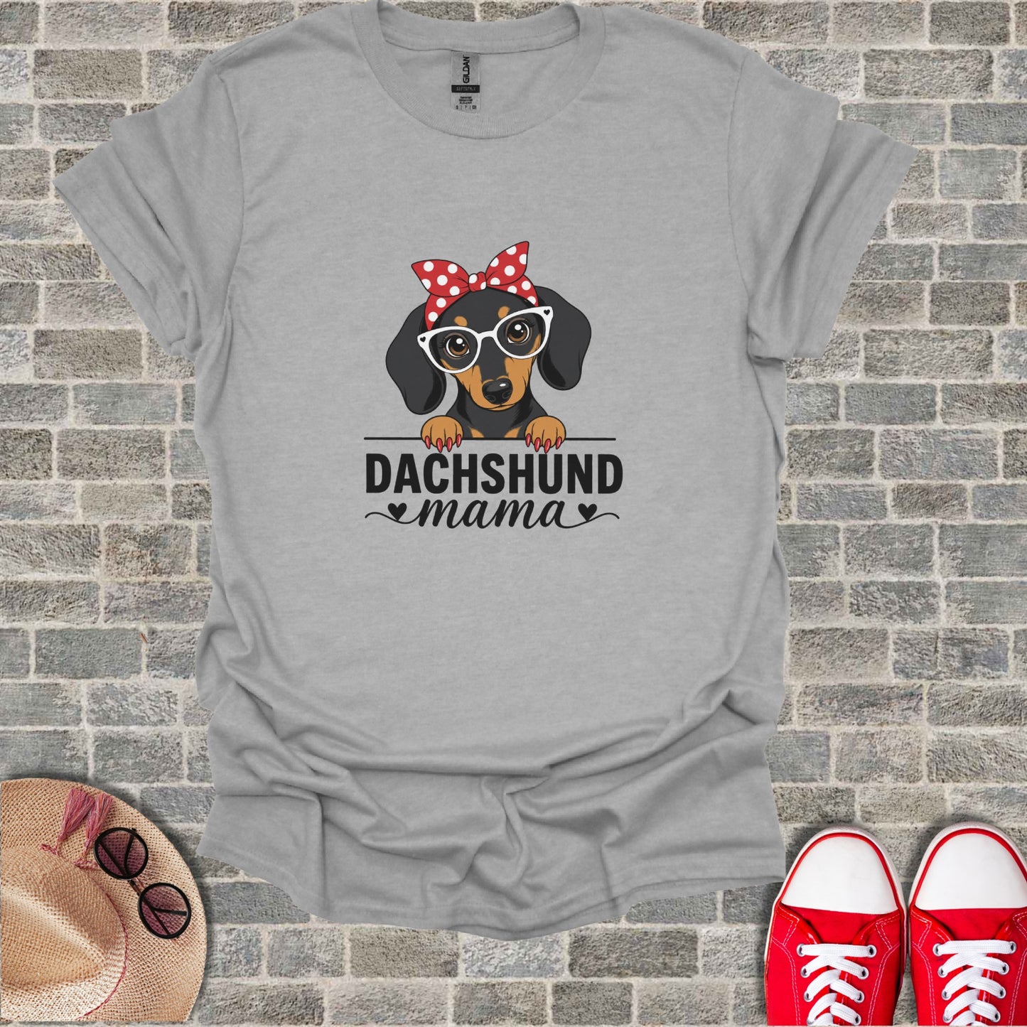 Grey t-shirt with dachshund wearing glasses and bandana, "Dachshund Mama" text.