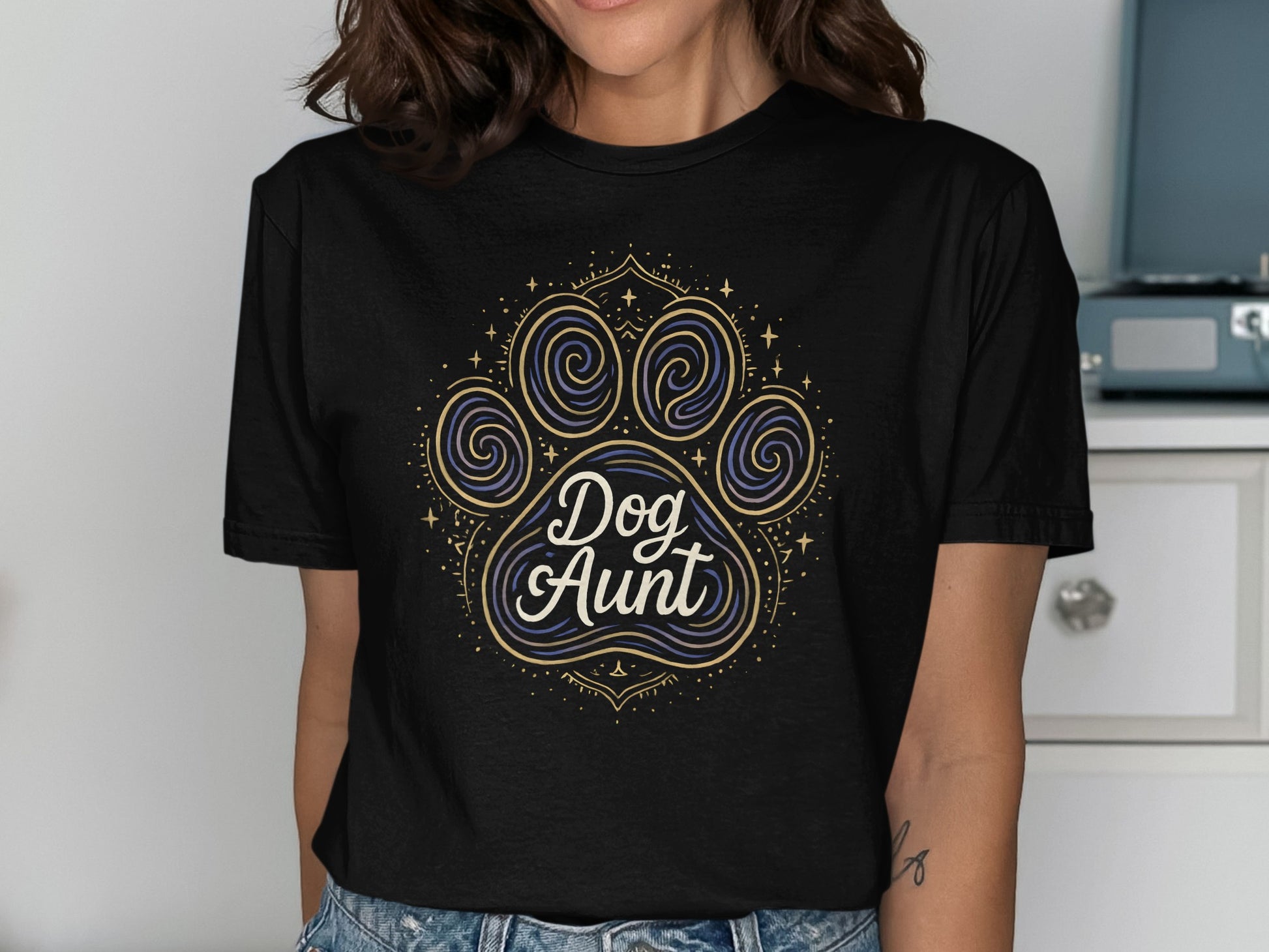 Dog Aunt Artistic Paw Print Graphic T-Shirt