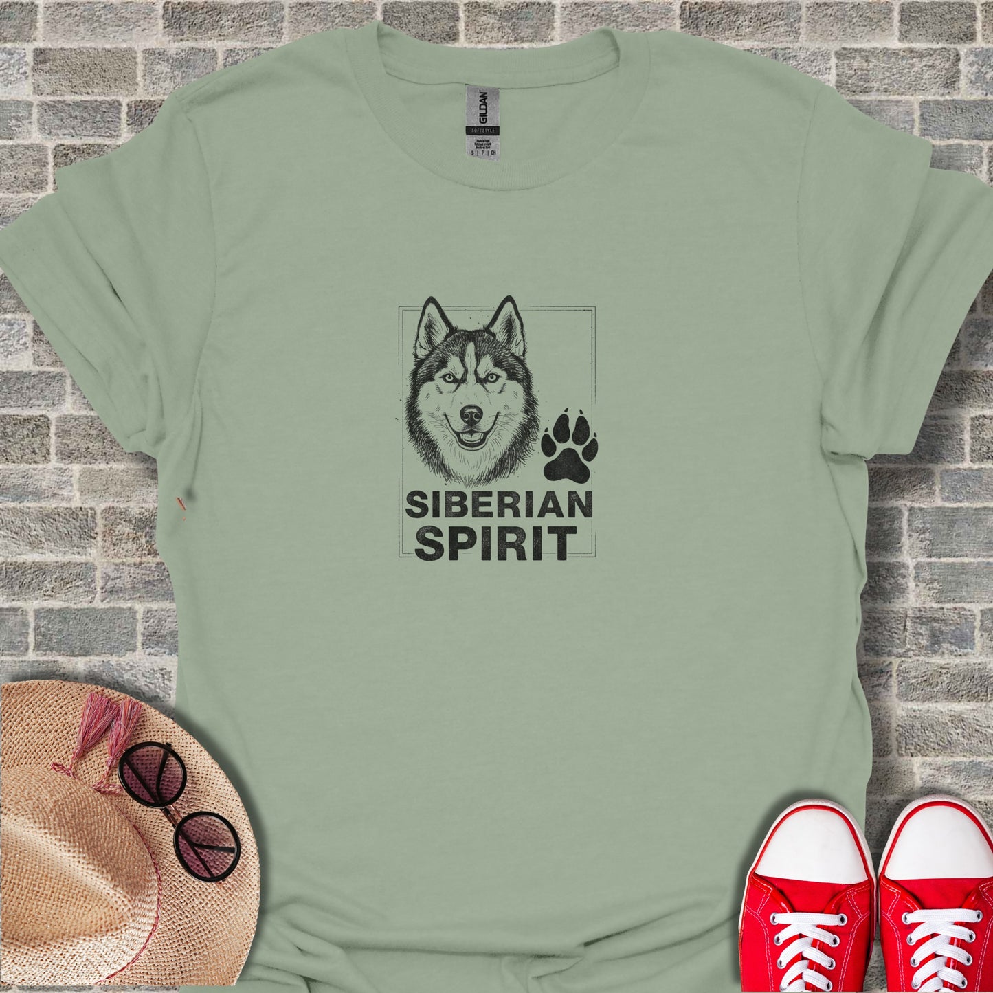 T-shirt with Siberian husky graphic and paw print, "SIBERIAN SPIRIT" text.