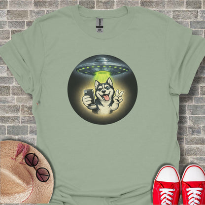 Alien UFO Husky Peace Sign Funny Graphic T-Shirt