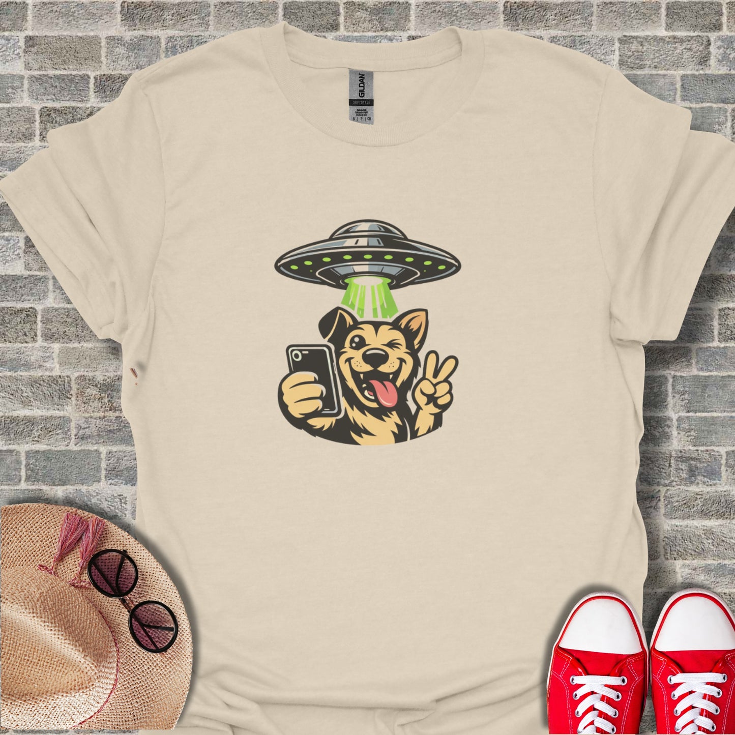 Funny Dog Taking Selfie with UFO Graphic Tee