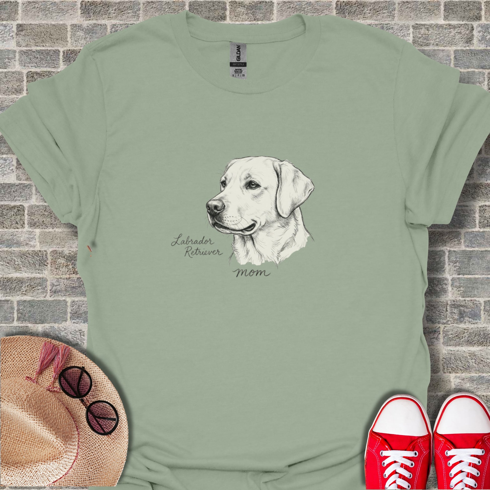 Labrador Retriever Mom Graphic Tee Shirt