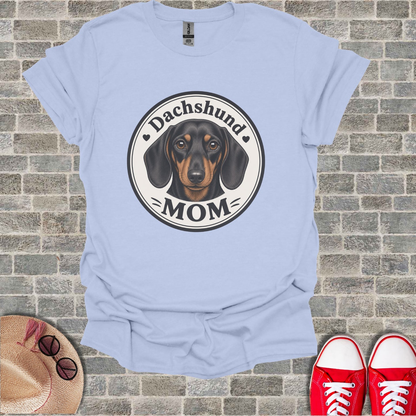 Light blue t-shirt with a graphic of a dachshund and the text "Dachshund MOM".