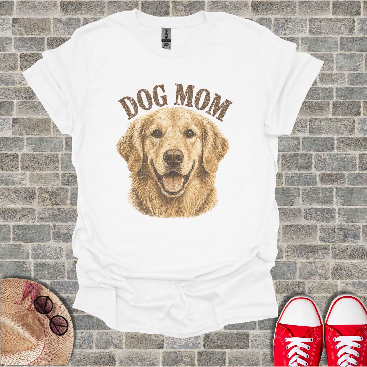 White t-shirt with golden retriever and "DOG MOM" text.