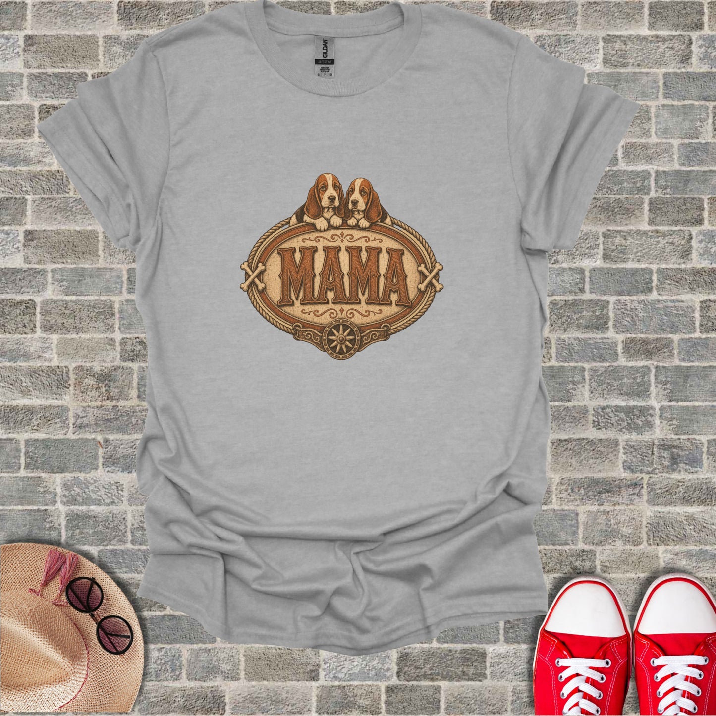 Grey t-shirt with two dogs on a "Mama" emblem.