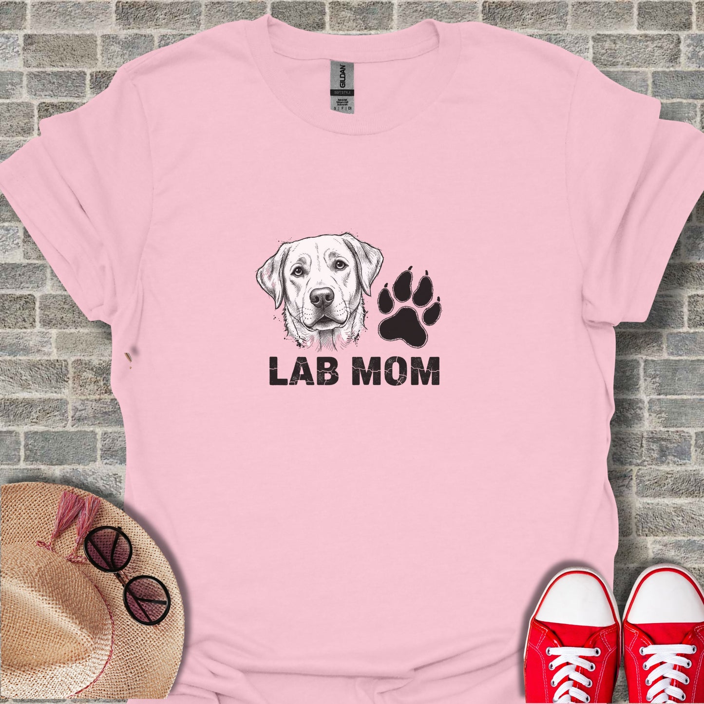 Lab Mom Graphic Tee with Adorable Dog Design