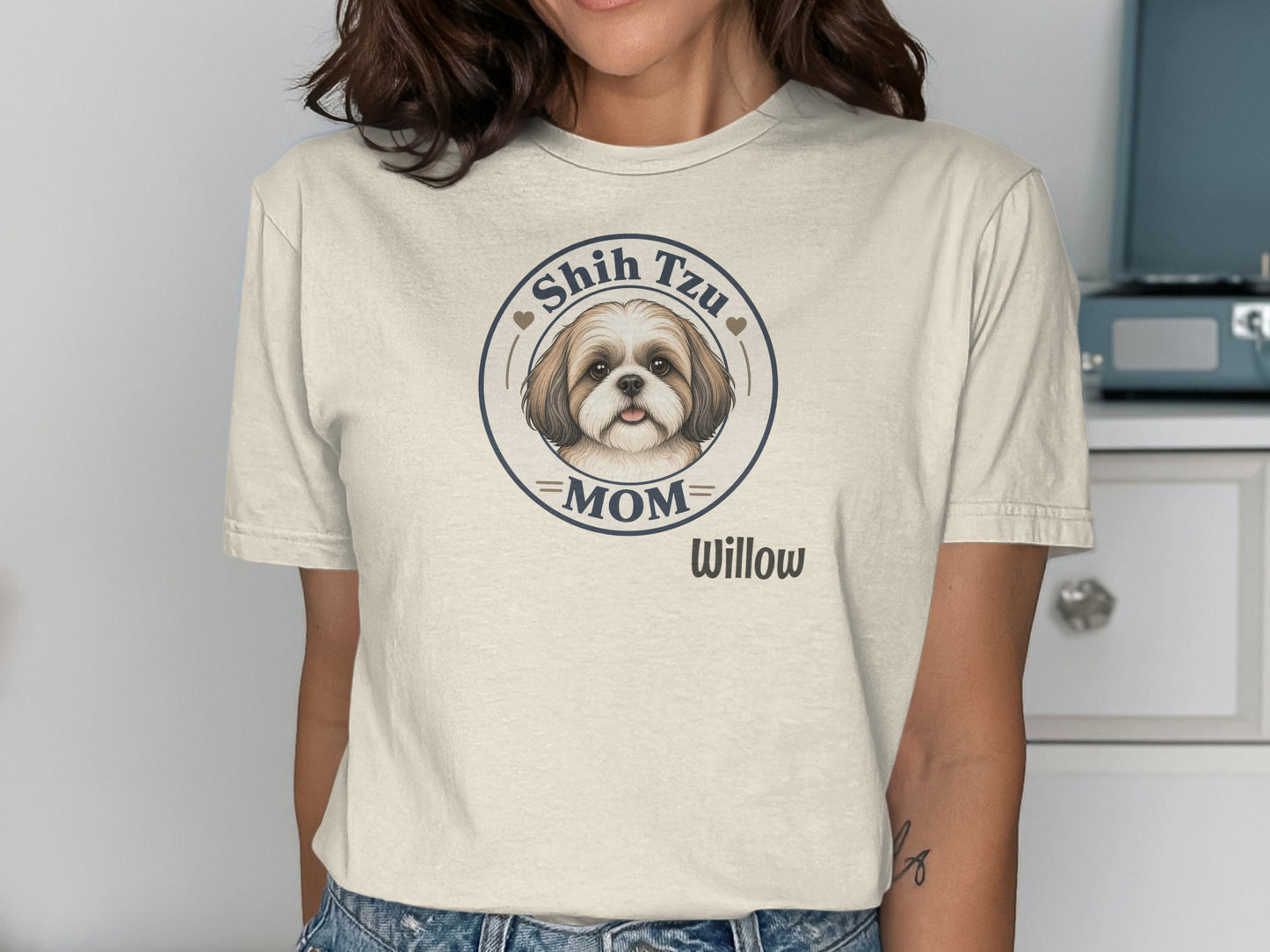 Cream t-shirt with Shih Tzu dog and "MOM" text.
