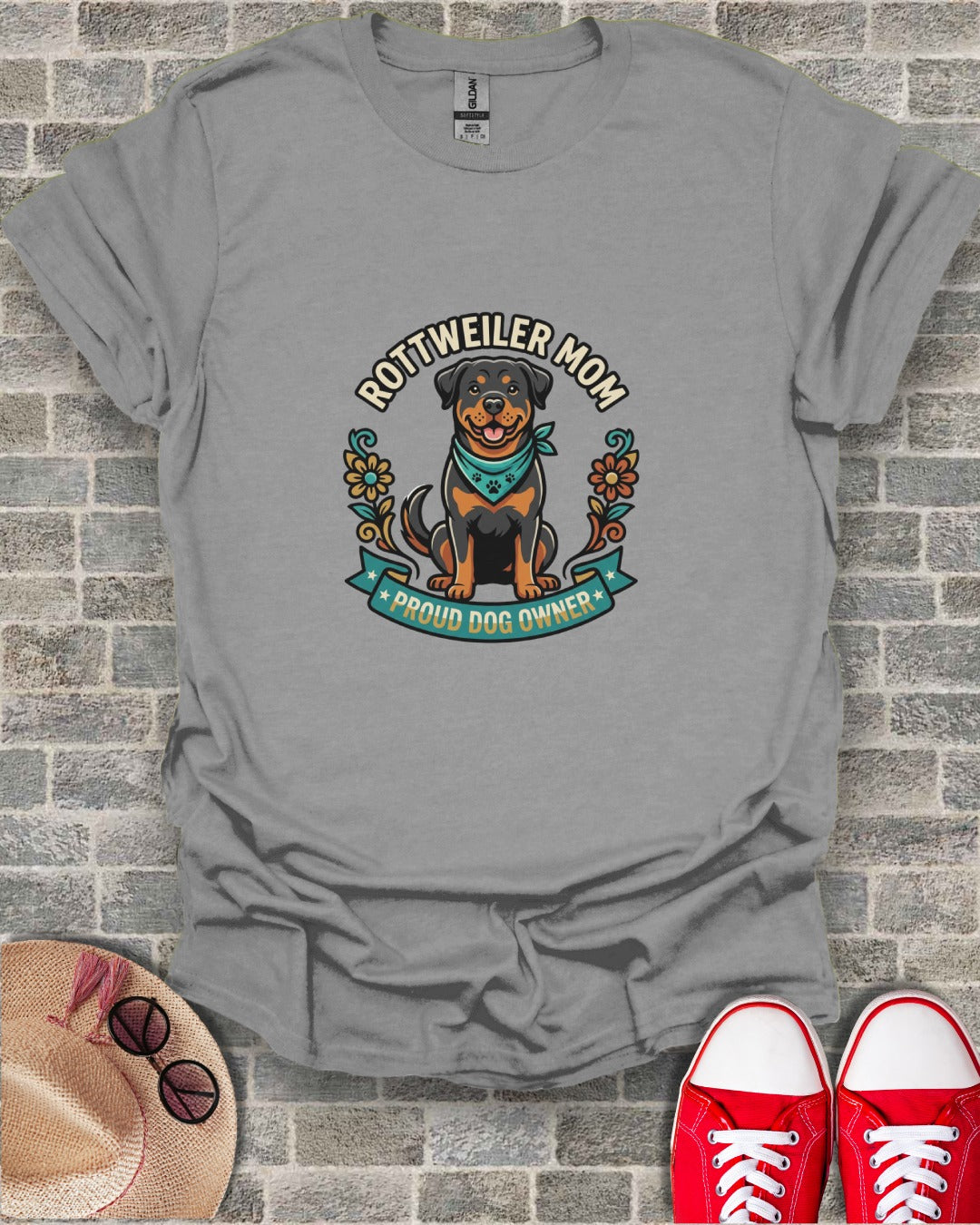 Rottweiler Mom Proud Dog Owner graphic tee.