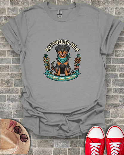 Rottweiler Mom Proud Dog Owner graphic tee.