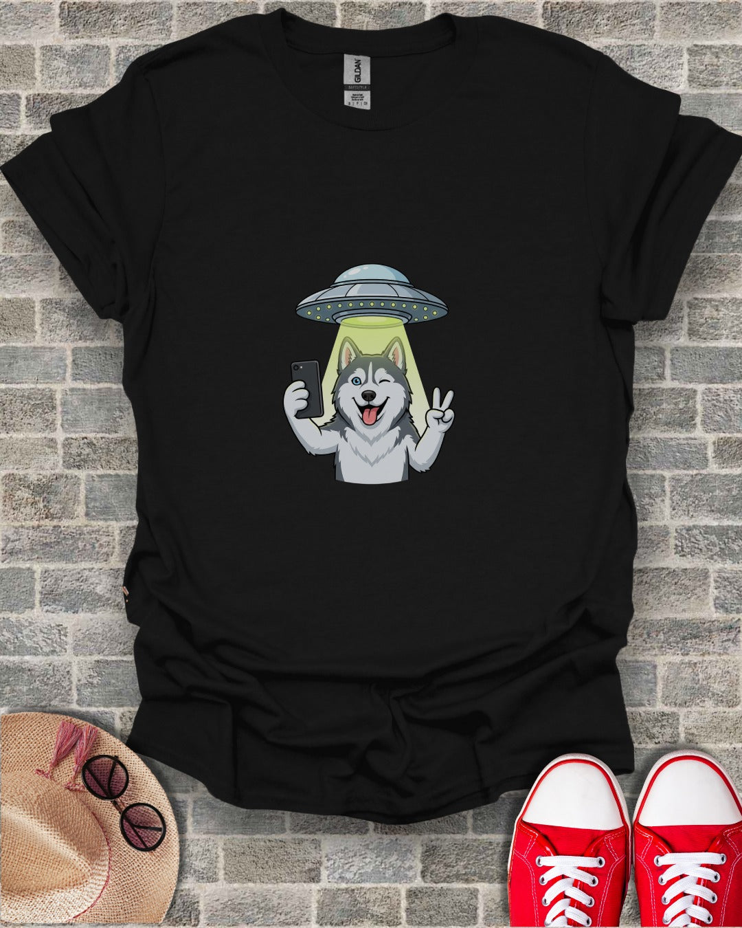 Husky Taking Selfie with UFO T-Shirt Fun Design