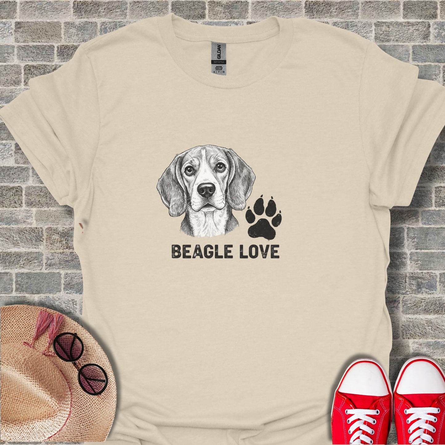 T-shirt with a beagle illustration and paw print, text "BEAGLE LOVE".
