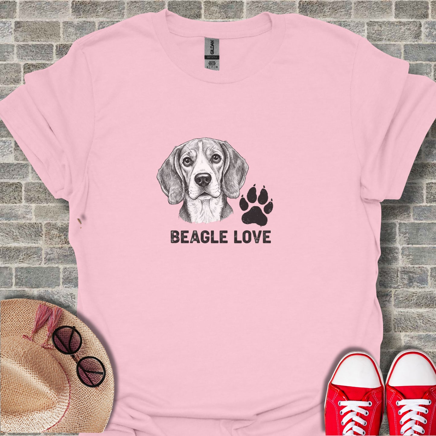 Pink t-shirt with a beagle illustration and "BEAGLE LOVE" text.